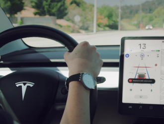 NHTSA质问特斯拉，升级Autopilot为何不召回