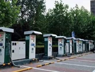 缓解电动汽车充电难 太原市又一座大型充电站成功送电