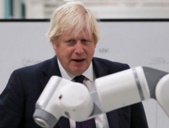 英首相：从明年起电动汽车充电桩成新房“标配”