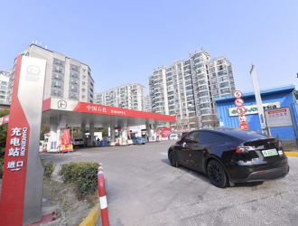 让新能源车辆充电像加油一样方便，上海又添一处出租车充电示范站