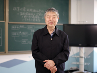 中国工程院院士江亿：有序充电桩系统可破解电动车充电难题
