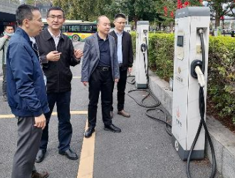 市工信局总经济师陈键华带队检查电动汽车充电站安全生产工作