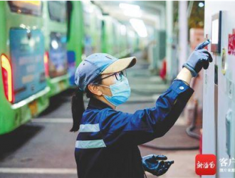 坚守在每个充电桩背后的“桩主”
