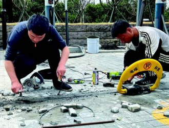 智能地锁“小管家”解决新能源汽车充电大问题