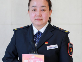 全国人大代表王艳：建议公路增设大货车之家 完善高速公路充电桩