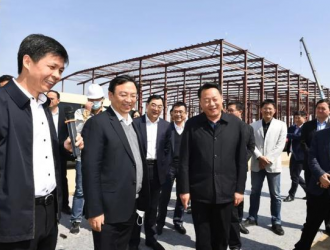 虞爱华与王传福实地考察比亚迪合肥项目建设