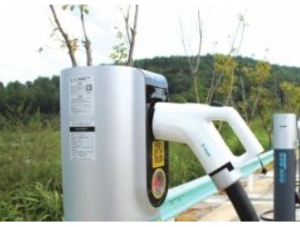 贵州高速集团建成投用47对充电桩