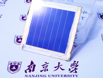南京大学在国际上首次实现大面积全钙钛矿叠层光伏组件的制备